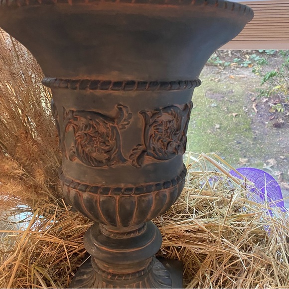 Gorgeous Quality Large Vintage Planter Live/Silk Topiary,Plants Or Dried Floral - Picture 4 of 14